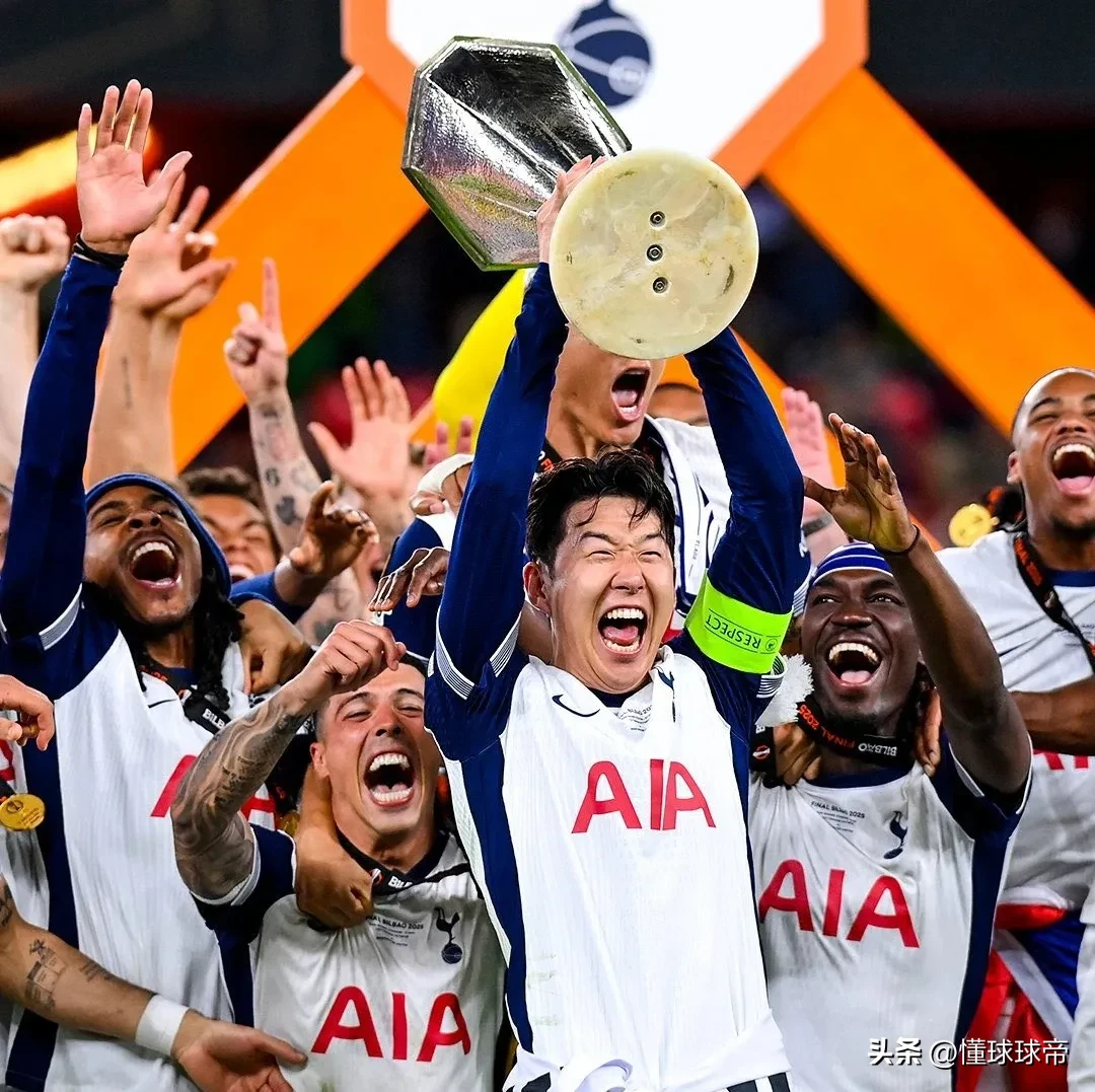 开元棋牌app-足球明星们在国际赛场上斩获胜利，进一步冲锋(10大足球明星)